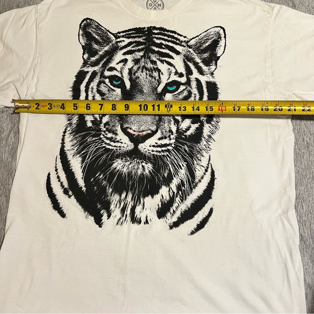 DOM Tiger Graphic Tee Size Large - Picture 5 of 6